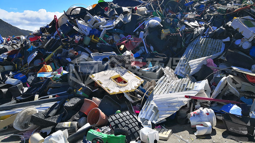 塑料瓶、塑料桶工业垃圾破碎用什么设备？核心配置与优质厂家推荐